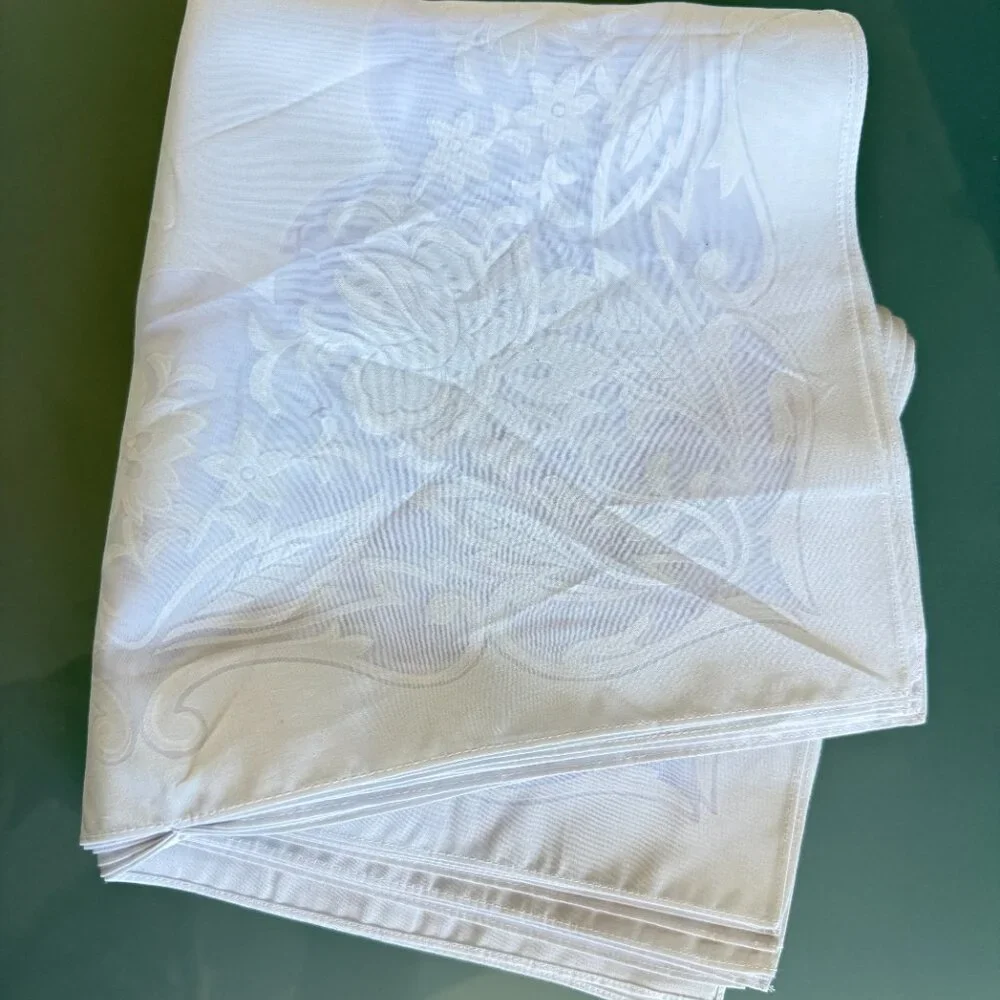 Set of 10 white napkins Floral cotton polyester 17